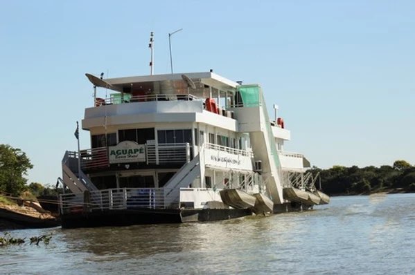 Boat Hotel on brazil cruise pantanal